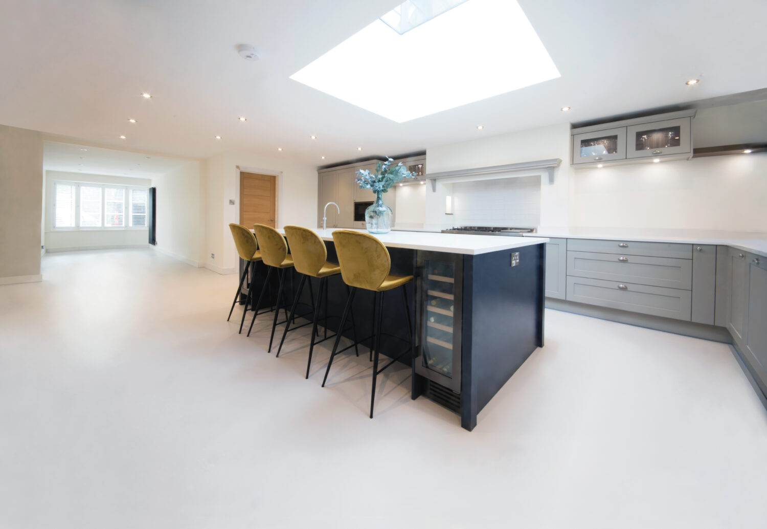 Superbase_ClassicSolid