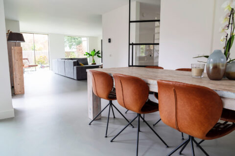 Superbase gietvloer EPI Nature in eetkamer