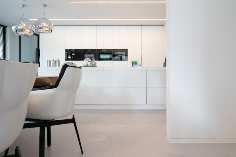 Superbase gietvloer EPI Icebar in keuken